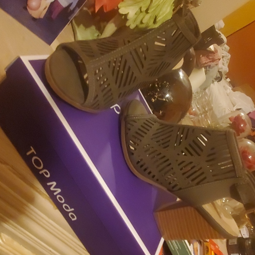 Olive heeels